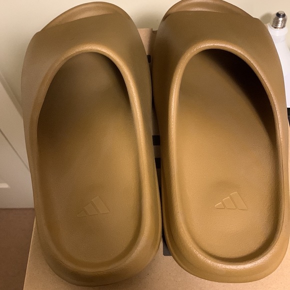AUTHENTIC YEEZY SLIDE OCHRE SIZE 10 US - Picture 4 of 7